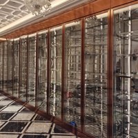 Hôtel Restaurant Contrôle de la température de stockage des boissons alcoolisées Vitrine de verre à vin en métal doré avec réfrigérateur à vin