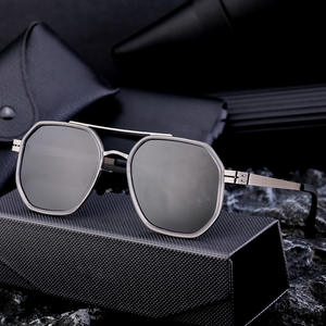 Gafas de Sol Cuadradas Personalizadas para Hombre, Lentes Polarizadas UV400 Antideslumbrantes, Montura Negra, Estilo Instagram, para Conducir al Aire Libre - Product Image 4