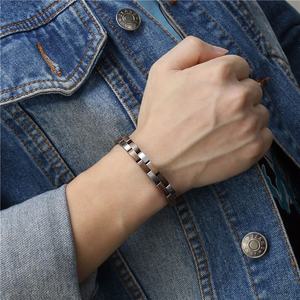 Brazalete de Lujo para Hombre, de Acero Inoxidable y Madera de Nogal - Product Image 6
