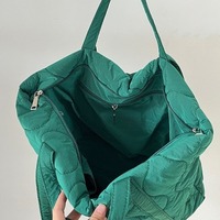 Sac fourre-tout matelassé grande capacité tendance en nylon souple, sac à bandoulière portable pour le travail, l'école et le quotidien