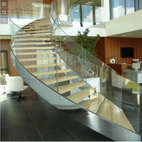 Escalier en arc intérieur de luxe durable en acier inoxydable et verre, construction acier-bois, design contemporain, couleur personnalisée