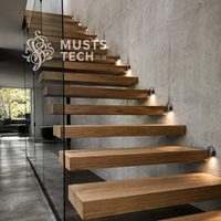 Appartement haut de gamme style minimaliste, fabrication professionnelle, plan de travail, escalier flottant