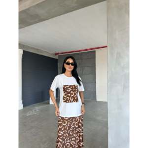 Camiseta Básica de Mujer con Estampado de Leopardo, 100% Algodón Jersey, Manga Corta, Corte Regular - Product Image 4