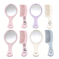 Ensemble peigne et miroir portable de gros pour usine, peigne en plastique motif dessin animé, kit cosmétique de voyage pour filles, usage quotidien beauté à domicile