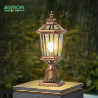 Lampe de clôture à énergie solaire télécommandée et étanche pour cour extérieure Lumière de pilier de colonne LED simple