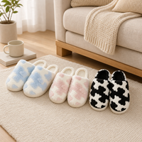 Pantoufles d'intérieur personnalisées en peluche à motif nuage, à bout fermé, antidérapantes, chaudes et mignonnes pour femmes - Vente en gros