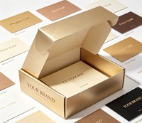 Boîte d'expédition pliante en carton ondulé doré brillant personnalisée, estampillée à chaud avec votre logo de marque et carte insérée pour l'expédition de petits articles cosmétiques