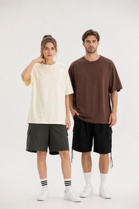 T-shirt de couple personnalisé en gros avec logo OEM, tissu durable de haute qualité, uniforme d'équipe, t-shirt assorti unisexe pour couple - Product Image 1