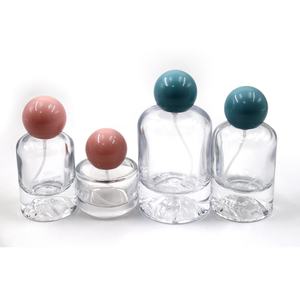 ขวดเปล่าใส 30 มล. 50 มล. 100 มล. ขวดน้ำหอมคุณภาพสูง พร้อมหัวฉีดสเปรย์และฝาครอบลูกบอลหลากสี - Product Image 3