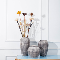 Vase en céramique antique de luxe, design unique et simple, pour la décoration de la maison