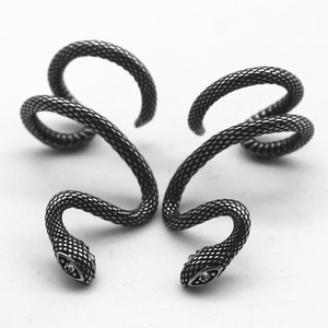 Pendientes con clip yunnique con forma de serpiente, joyería del zodiaco animal negra de acero y titanio para mujer, accesorio de moda sin perforación - Product Image 1