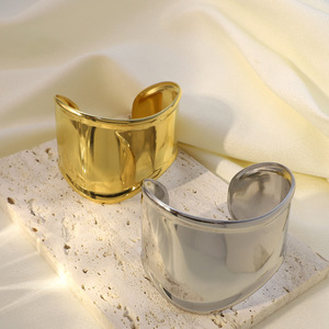 Pulsera de acero de titanio para mujer, diseño minimalista a la moda, joyería de otoño e invierno, accesorio ligero de lujo - Product Image 3