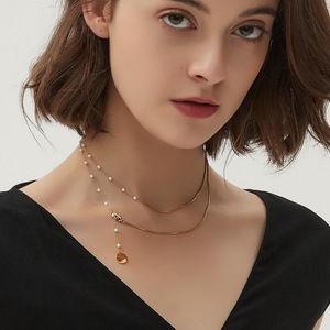 Collar de cadena de hueso de serpiente largo con perlas de doble capa chapado en oro de 18 quilates, con forma de Y y perlas de imitación con separación parcial, joyería. - Product Image 1