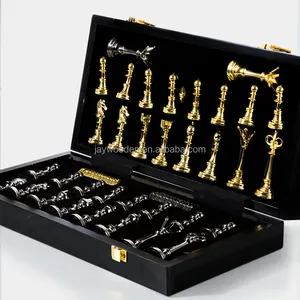 Atacado grande Presente personalizado Chess Boards party game peças de luxo verificador Ouro preto Antique Metal Chess Sets Para Venda