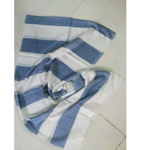 Las últimas bufandas largas lisas de 2022 en color azul clásico del año para la temporada de primavera - Product Image 4