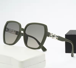 เคสแว่นตาผู้หญิงลายการ์ตูนคุณภาพสูงกรอบสี่เหลี่ยมประดับเพชรหรูหราน้ำหนักเบาทนทานขอบทุกด้านแฟชั่นใหม่ - Product Image 2