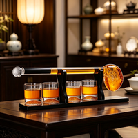 Ensemble créatif de carafe à liqueur en forme de club de golf avec 4 verres à shot et support en bois – Vaisselle de bar en verre haut de gamme, cadeau idéal pour les amateurs de golf et les bars à domicile