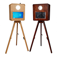 Photomaton professionnel à double tonalité avec écran tactile en bois, éclairage annulaire LED et trépied réglable pour location d'événements et mariages