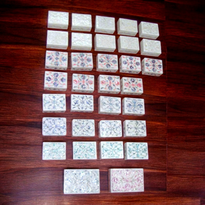 Boîte à bijoux en marbre rose moderne faite à la main par Stonecrafts International, motif carré, travail de nacre, qualité d'exportation, sur mesure - Product Image 1