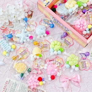 Porte-clés Macaron en Plastique Anti-Stress Souple – Lot de 24 Pièces en Boîte Colorée – Le Gadget Ultime pour Soulager le Stress - Product Image 3