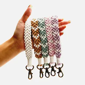 הגעה חדשה רצועה מחזיק בעבודת יד Weave Keychain Wristlet עבור נשים סרוגה מפתוח שרוך מקרמה wristlet