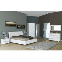 Ensemble de meubles de chambre à coucher Queen avec lit Queen, commode, miroir, coffre et tables de chevet pour usage domestique