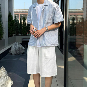 <span class=keywords><strong>Camicia</strong></span> Estiva di Alta Qualità con Colletto Cubano, Vestibilità Oversize, Traspirante, a Righe, in Tessuto <span class=keywords><strong>Seersucker</strong></span> Naturale - Product Image 1