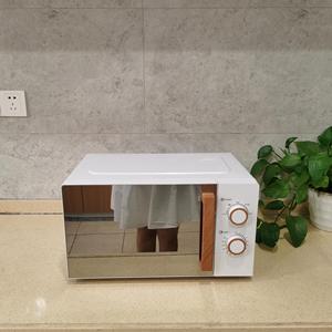 Four à <span class=keywords><strong>micro</strong></span>-ondes mécanique rétro 700W 5 niveaux de puissance Miroir en verre Fonction solo Poignée en bois 20L - Product Image 3