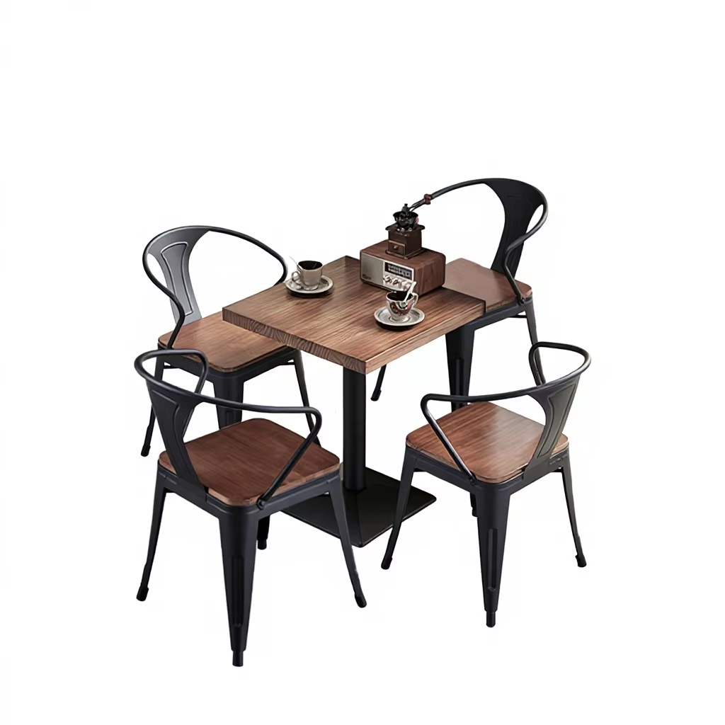 Una mesa y cuatro sillas