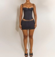 Personnalisé Y2K Streetwear Respirant Noir Décolleté Plongeant Anneau en Métal Argenté Fitness Crop Débardeur Mini Jupe Ensemble de 2 Pcs