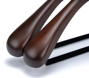 Индивидуальные роскошные деревянные брендовые вешалки для одежды логотип для хранения гардероба в магазинах - Product Image 6