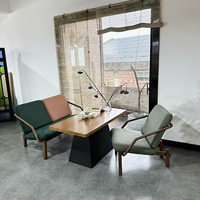 2024 nouvelles tables et chaises d'hôtel de café en bois massif de concepteur pour le restaurant