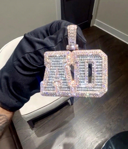 Colgante Personalizado de Dos Letras con Diseño Baguette Iced, Moissanita Real VVS1 D, Plata de Ley 925, Joyería de Lujo para Fiesta Hip Hop, Engaste de Garra - Product Image 1