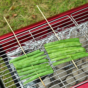 Ensemble d'outils de barbecue d'extérieur, cinq pièces, en acier inoxydable, avec manche en bois, accessoires de grillade pour retourner les aliments et pique-niques - Product Image 4