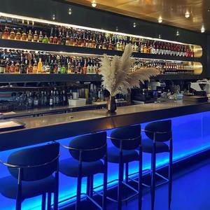 أثاث بار حديث فاخر ملهى ليلي تجاري إطار معدني كرسي حانة من الجلد - Product Image 2