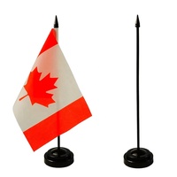 Drapeau de table miniature en polyester du Canada 2026 avec base en aluminium, impression numérique, portable et durable pour les événements polyvalents