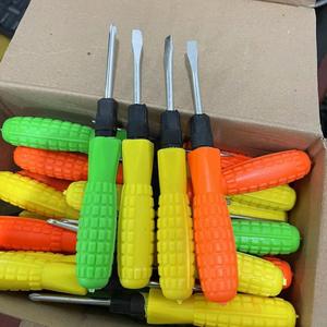 Destornillador doméstico de colores de 3 pulgadas de doble uso, destornillador Phillips y de punta plana, destornillador pequeño, destornillador, un yuan - Product Image 3