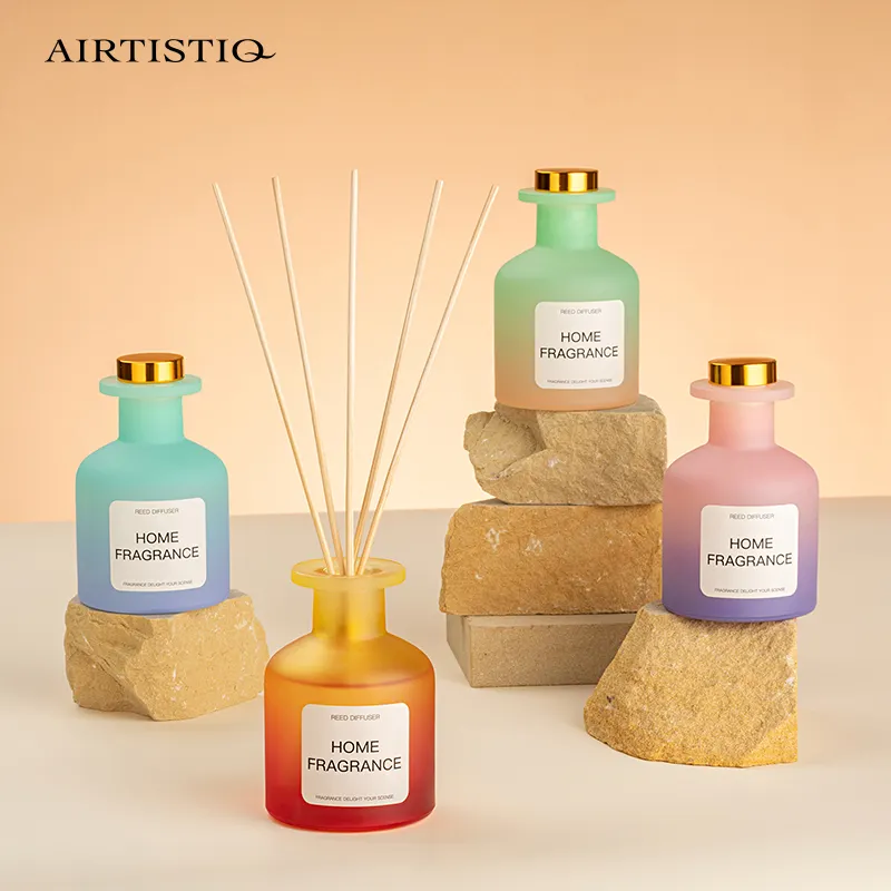 Diffusore a bastoncini di bottiglia di vetro di lusso con aroma di profumo per la casa di alta qualità personalizzato da 120ml con bastoncini