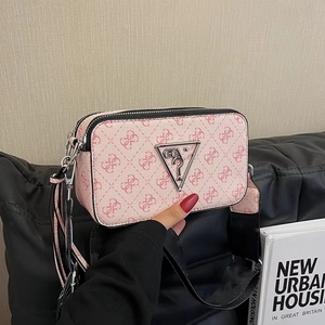 Nuevo Bolso de Hombro Cruzado para Mujer con Diseño Clásico de Guesses y Letras - Product Image 5