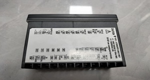 โยโกะงาวะตัวควบคุมดิจิทัล UT32A UT32A-D001000 PLC สำหรับการควบคุมอุตสาหกรรมและระบบอัตโนมัติ - Product Image 2