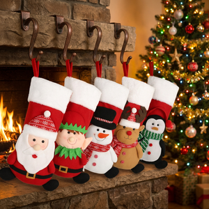 Calcetín Navideño de Peluche con Muñecos de Santa Claus, Muñeco de Nieve, Reno y Pingüino para Decoración Colgante del Árbol de Navidad, Adorno para Regalo de Dulces - Product Image 1