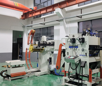 Dérouleur hydraulique de bobines d'acier NCHF compact avec redresseur et alimentateur servo pour ligne de production de tôles de 0,5 à 4,5 mm d'épaisseur