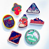 Autocollants découpés à la forme, résistants aux UV, imperméables, durables, avec impression de logo personnalisé, écologiques, en vinyle blanc, autocollants résistants à l'adhérence