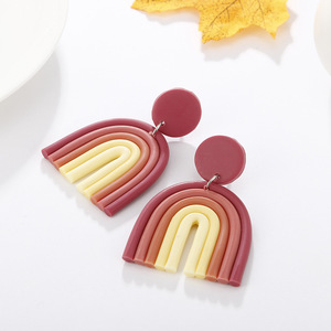 Boucles d'oreilles clous géométriques en forme de U, douces et simples, en argile polymère, faites à la main, arc-en-ciel, pour l'été - Product Image 6
