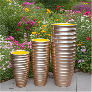 Macetas de Flores con Acabado de Terciopelo de Lujo, Florero de Tacto Suave para Decoración de Dormitorio, Elegante Maceta de Mesa con Borde Dorado - Product Image 1