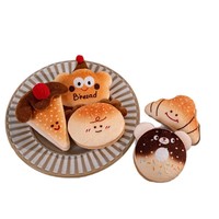 X616 Vente en gros Porte-clés mignon en peluche, simulation de nourriture (chocolat, pain), accessoires souples pour sacs