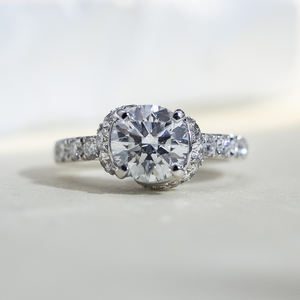 แหวนหมั้นเพชรเม็ดกลม D VVS2 ทองคำขาว 18K รุ่น MSR-1660 จาก Messi Jewelry - Product Image 4