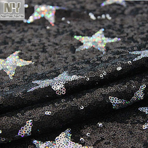 Tela de Lentejuelas Bordadas Clásicas Nanyee de 3MM con Patrón de Estrellas Negras sobre Base de Malla - Product Image 3