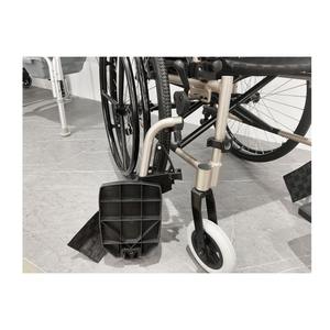 Fauteuil roulant en aluminium ultra-léger avec une capacité de 100kg de qualité médicale adapté aux patients âgés à utiliser à la maison et à l'extérieur - Product Image 4