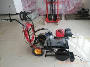 Fornitura Specializzata di Macchine per la Marcatura di Piste e Macchine per la Marcatura di Campi Sportivi in Plastica Utilizzate per la Segnaletica Stradale - Product Image 6